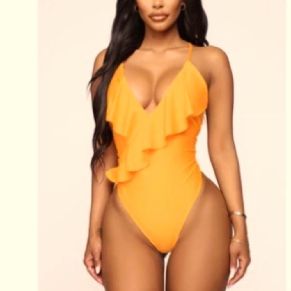 Fashionnova One piece bathingsuit